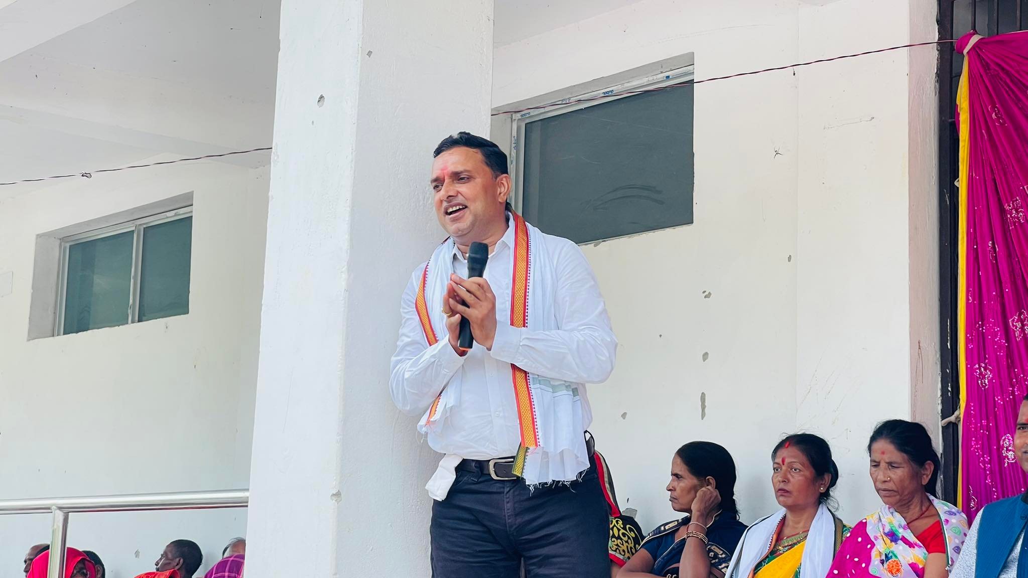 धनुषा ३ 'ख' बाट एमालेले दियो पूर्व कराते खेलाडी दीपेन्द्र ठाकुरलाई टिकट