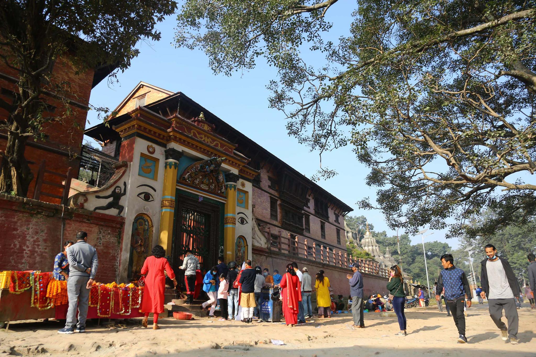 गुह्येश्वरी मन्दिरमा रातभर तान्त्रिक र गुप्ती पूजा