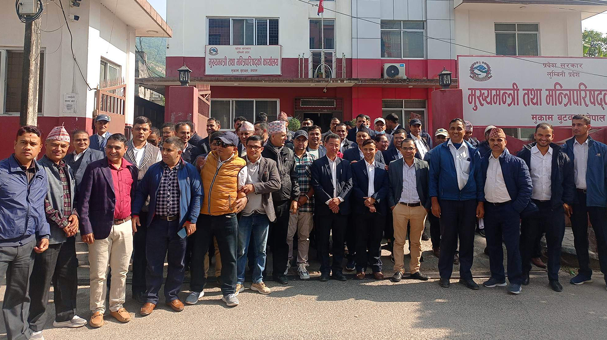पूर्वाधार नबन्दै दाङमा राजधानी सार्न खोजेपछि कर्मचारी आन्दोलित