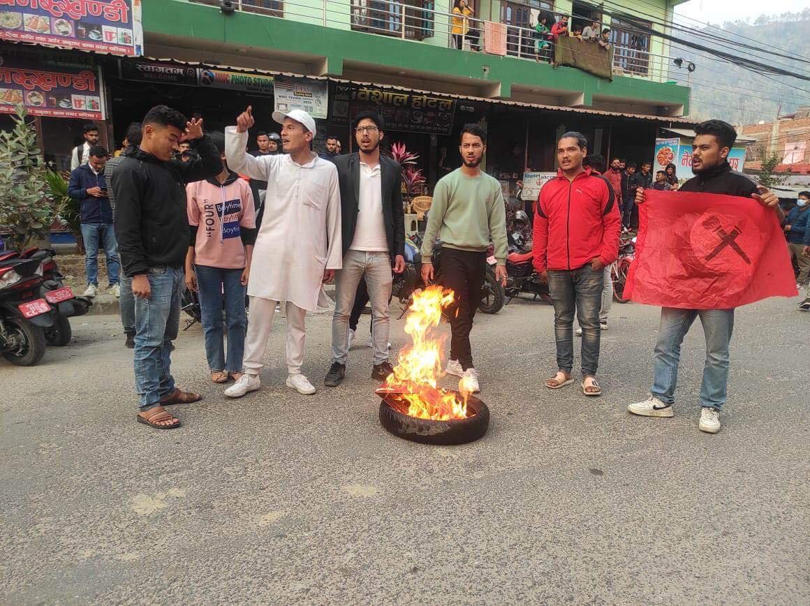 मकवानपुर नेविसंघभित्रको विवाद स्ववियु निर्वाचनमा, ठकुरी पक्षद्वारा क्याम्पसमा तालाबन्दी