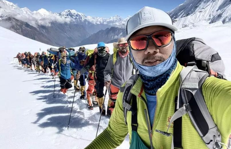 बहराइनका राजकुमारको टोलीले लोबुचेपछि मनास्लु शिखरको पनि सफल आरोहण गर्‍यो