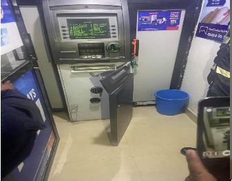 बैंकको एटिएम फोडिरहेको अवस्थामा एक युवक समातिए