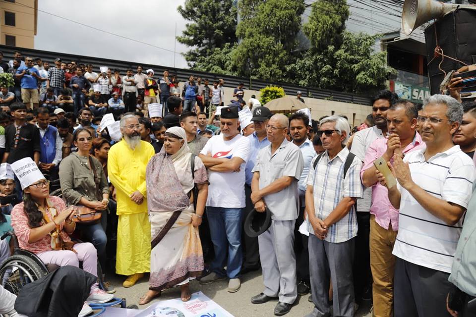 प्रधानमन्त्रीको प्रतिकार निर्देशन अटेर गर्दै नेकपाका कार्यकर्ता* आन्दोलनमा, भने :  यो चाहिँ यथार्थ आन्दोलन हो
