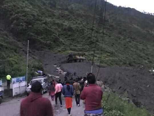 रसुवामा पहिरोः १२ जना घाइते, प्रहरी पोस्ट पहिरोले पुर्‍यो