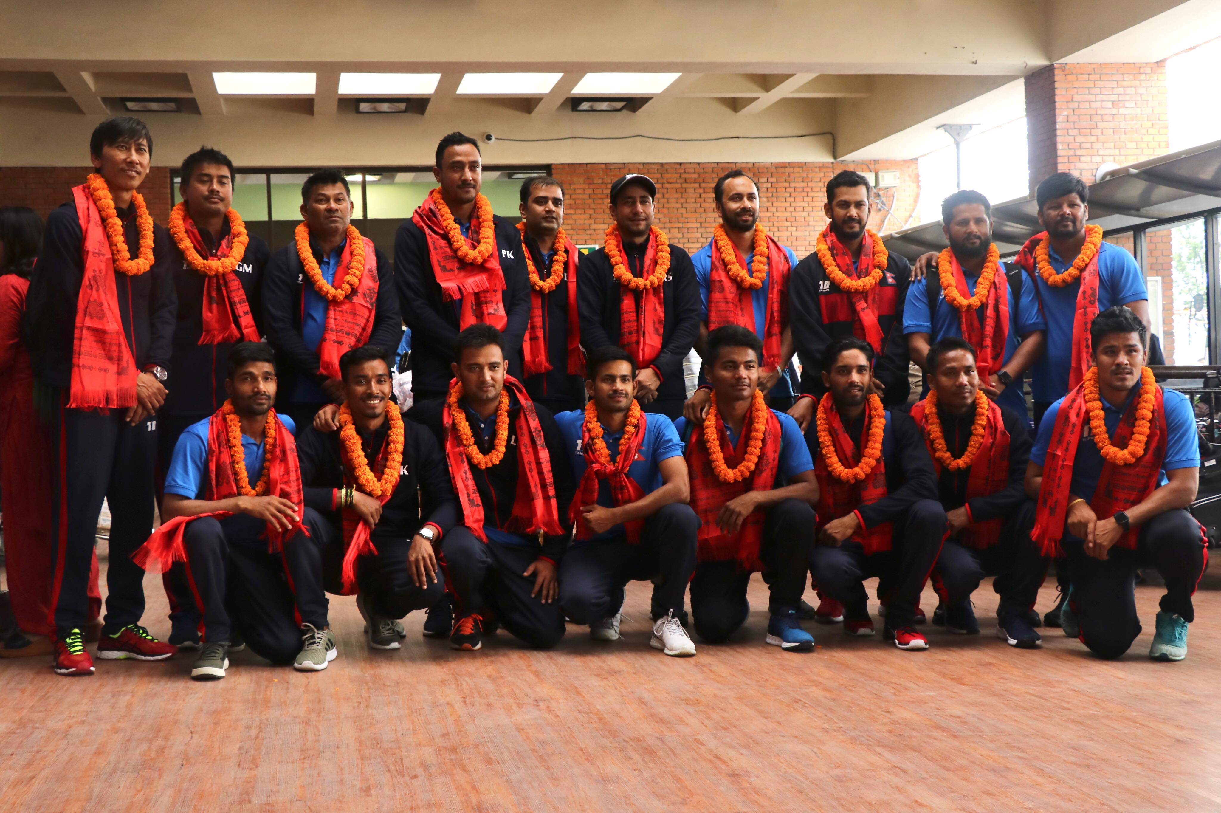 काठमाडौँ आइपुग्यो पहिलो ओडिआई जितेको नेपाली क्रिकेट टोली, हेर्नुस फोटोमा 