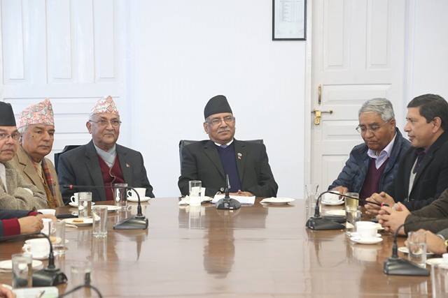 प्रमुख तीन दलको बैठक सिंहदरबारमा, महाभियोग र संविधान संशोधन एजेण्डा