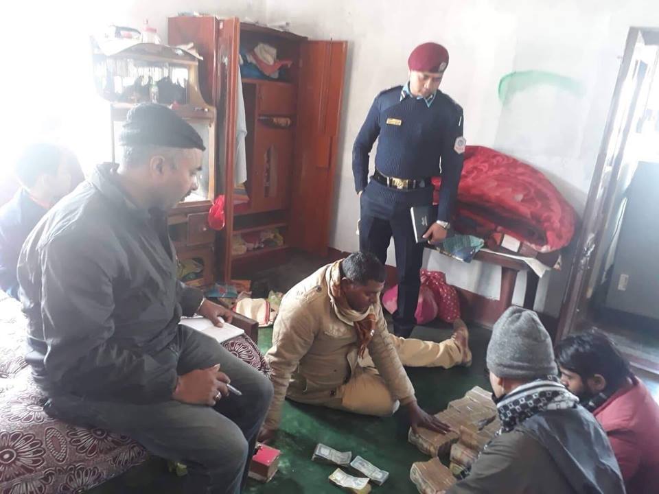 तराईका जिल्लामा हुन्डी कारोबारी सक्रियः हुन्डीमा सिन्डिकेट गर्ने समूह ८३ लाख रुपैयाँसहित समातिए