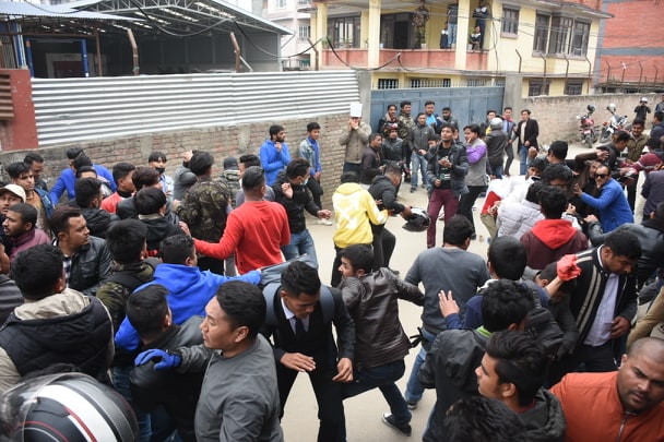 कांग्रेस पार्टी कार्यालयमा झडप