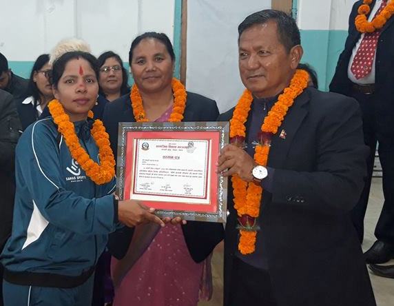 पहिलो अन्तर्राष्ट्रिय महिला दृष्टिविहन क्रिकेट सिरिज जितेको नेपाली टोली सम्मानित