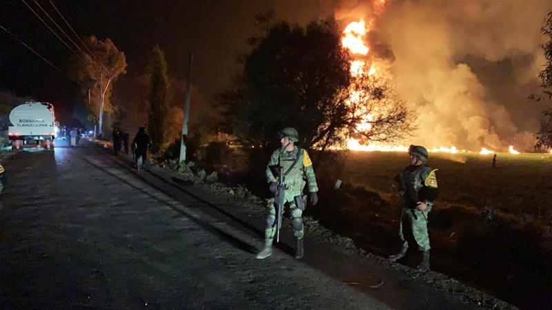 मेक्सिकोमा पेट्रोलियम पदार्थको पाइपलाइनबाटै तेल चोर्न क्रममा विस्फोट हुँदा २१ जनाको मृत्यु