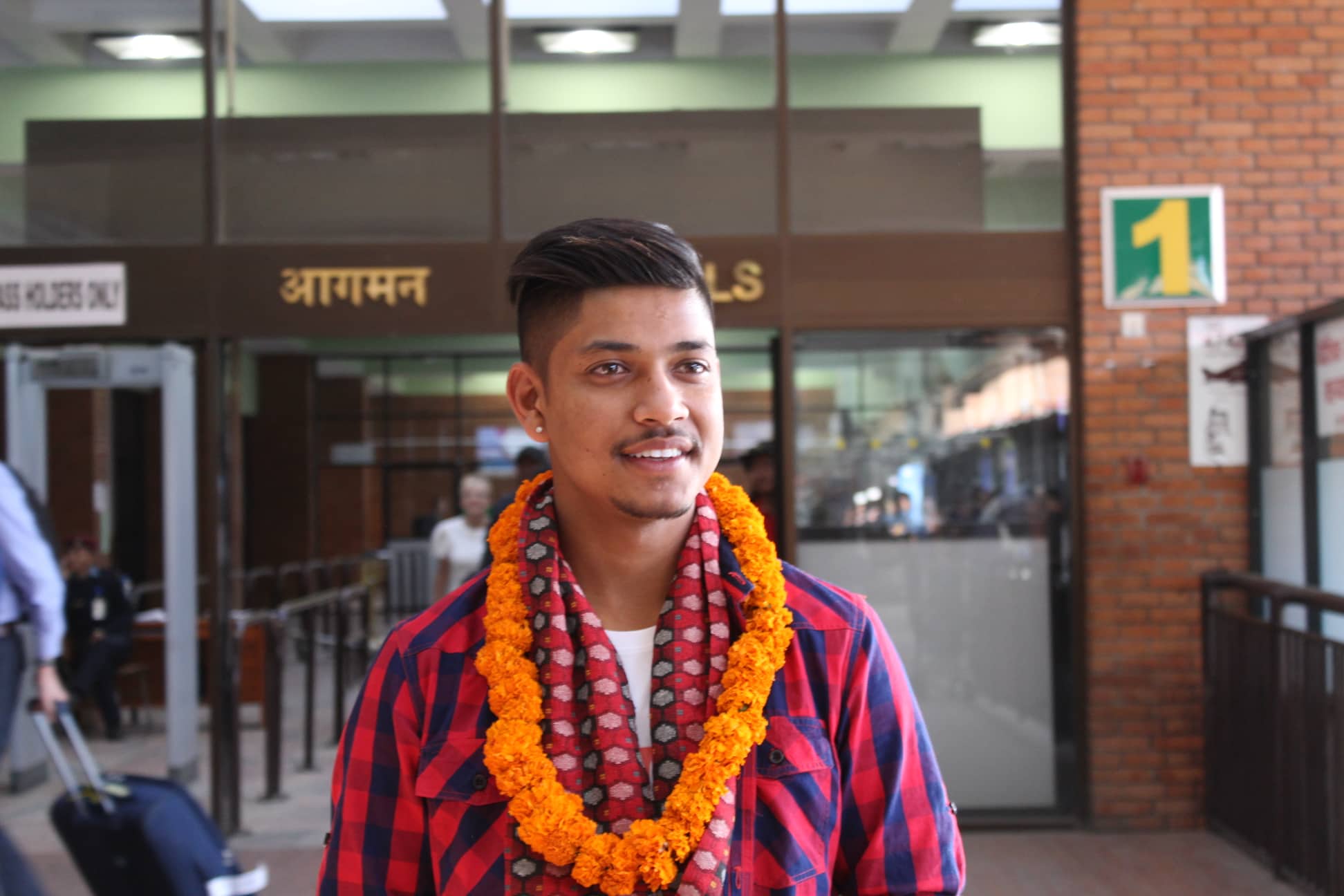 सन्दिप लामिछाने स्वदेश फर्किए