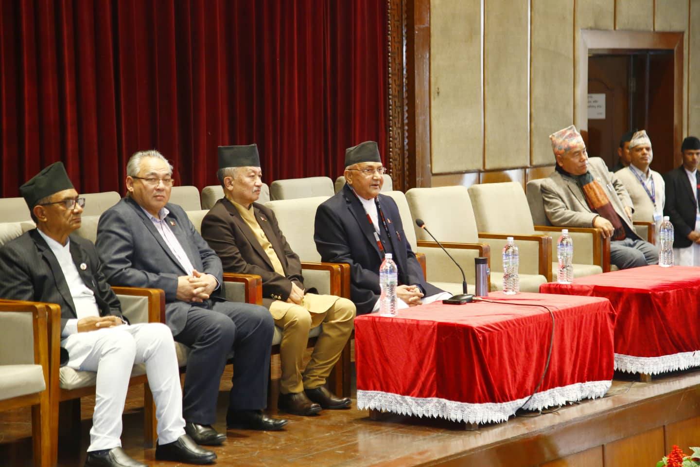 नेकपा संसदीय दलको बैठक: जिल्ला-जिल्ला पुग्न संसदहरुलाई प्रधानमन्त्रीले निर्देशन दिँदै