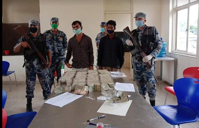 १ करोड ९ लाख रुपैयाँ भेटिएका ट्रकका चालक भन्छन् : डाइपर लिएर सिलगुडी जान नेपाल आएका थियौं