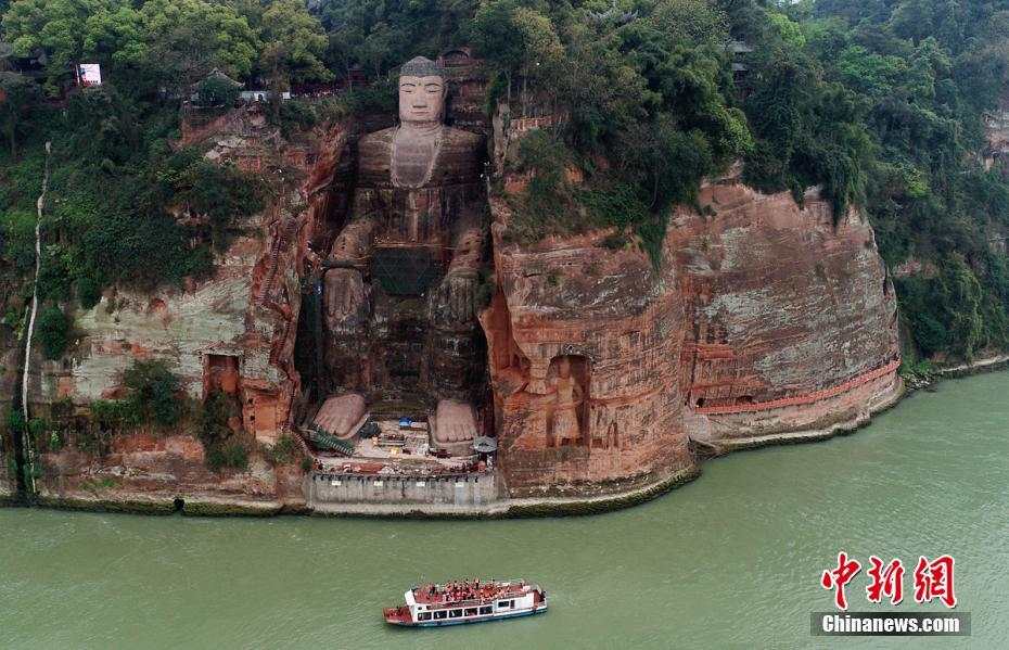 चीनमा जायन्ट बुद्धको मूर्ति मर्मत हुँदै, अप्रिलबाट पर्यटकका लागि खुल्ला गरिने