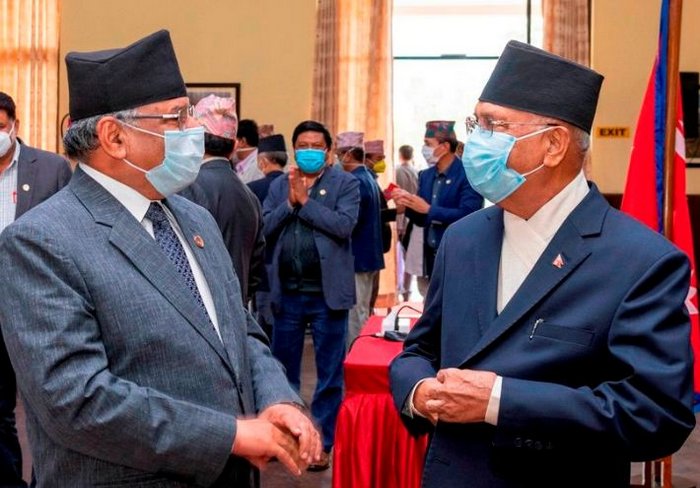 नेकपा विवाद केन्द्रीय कमिटी लैजाने तयारी, तत्कालका लागि टर्‍यो ओलीको राजीनामा