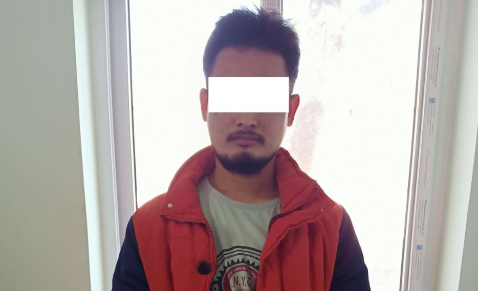 ५ सयका भारतीय नोट सहित एक युवक समातिए