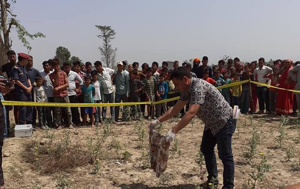 गुहेश्वरीमा बोराभित्र शव, तलासी गर्दा गोजीमा भेटियो पाँच सय रुपैयाँ