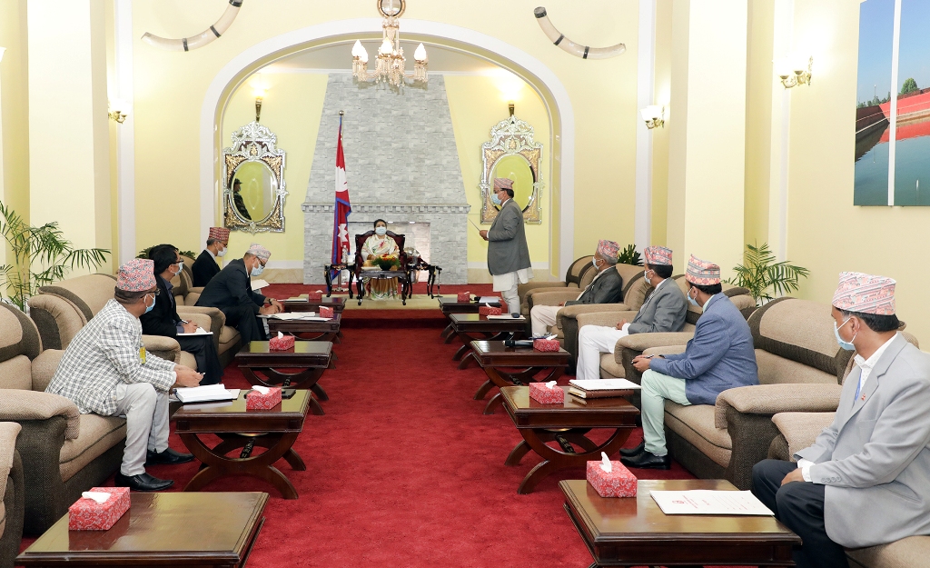 ईश्वर पोखरेलको नेतृत्वमा मन्त्रीहरु शीतल निवासमा