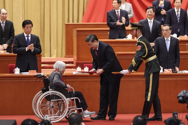 चीनको गरिबी निवारणका नसुनिएका योद्धाहरु, राष्ट्रपतिले गरे सम्मान