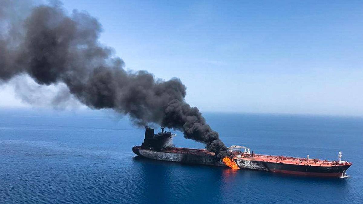 अमेरिका- इरान विवाद: ओमनमा तेल बोकेको ट्याङ्करमा कसले गर्‍यो आक्रमण