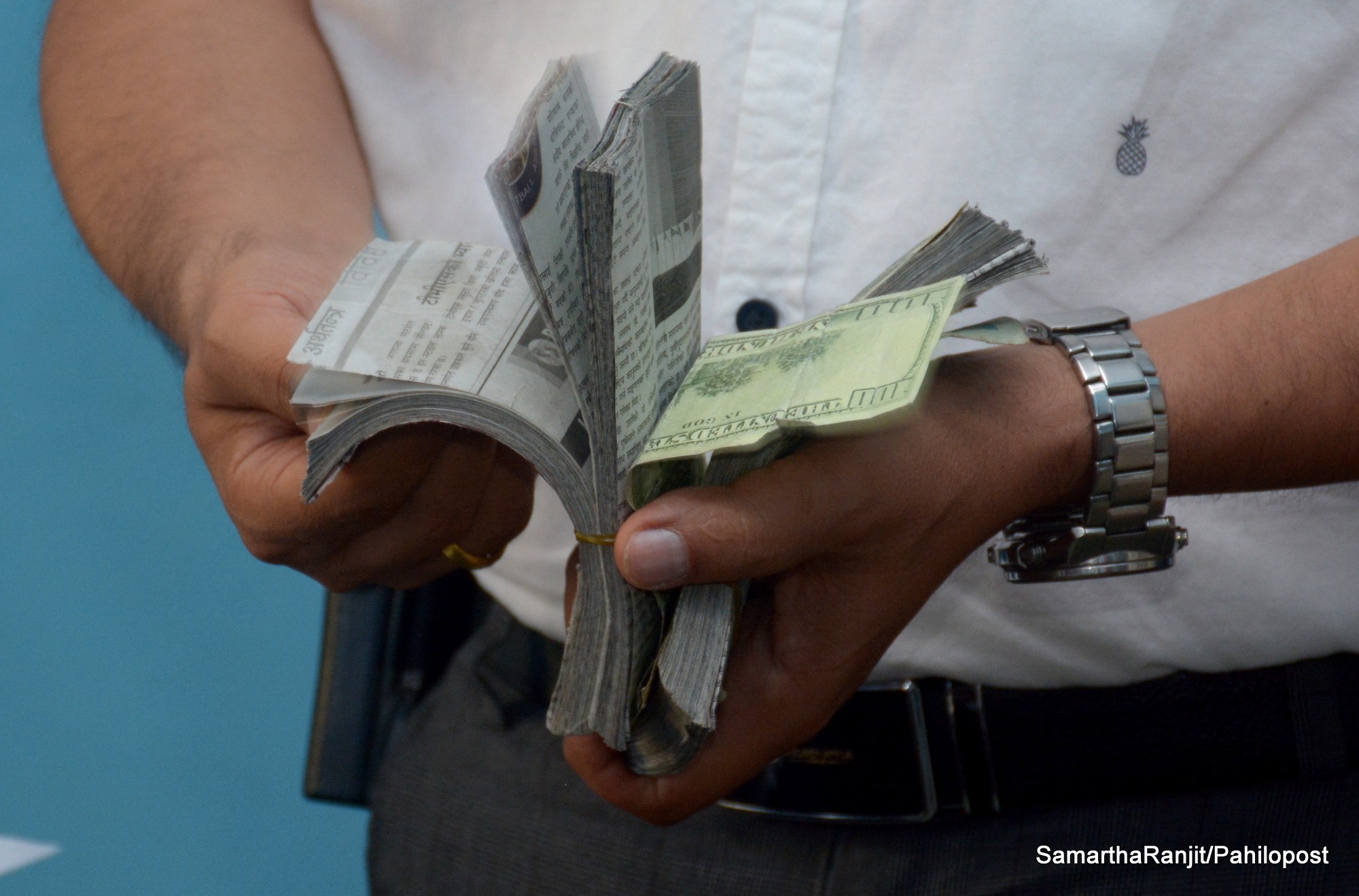 जागिर लगाइदिनेदेखि ढुङ्गो बाल्ने भन्दै लाखैं रुपैयाँ झ्वाम्