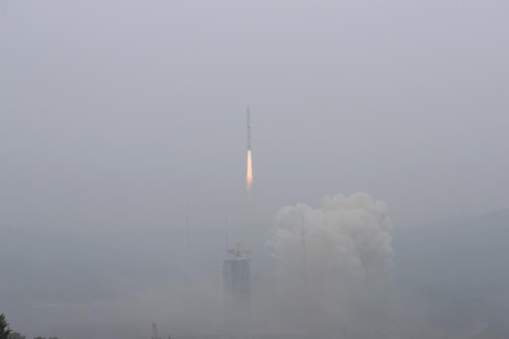 चीनले प्रक्षेपण गर्‍यो लामो दुरीको रकेट : दुई स्याटालाइट अन्तरिक्षातिर