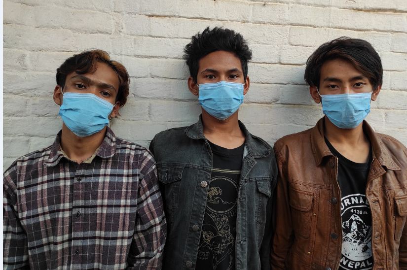 धारिलो हतियार देखाएर लुटपाट गर्ने तीन युवक समातिए