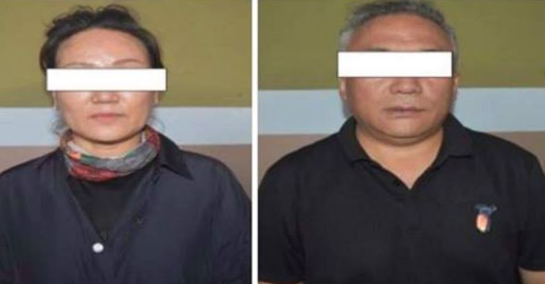 पचास लाख रुपैयाँ सहित दुई चिनियाँ नागरिक पक्राउ