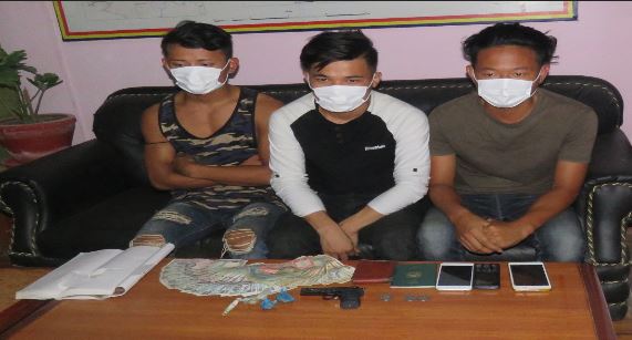 ब्राउन सुगर र नक्कली पेस्तोलसहित चुच्चेपाटीबाट तीन जना पक्राउ