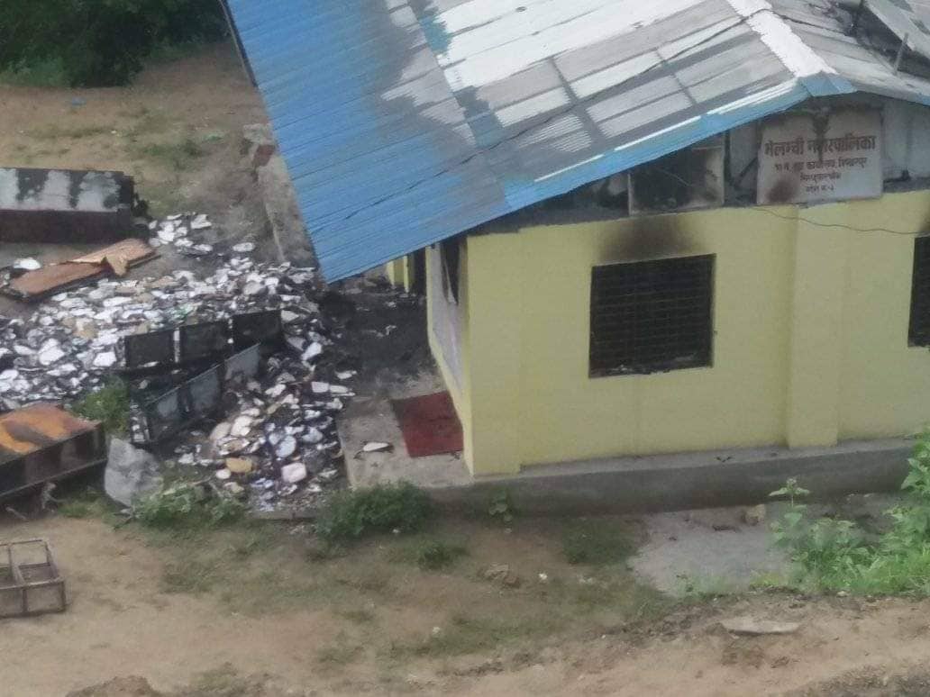 मेलम्ची नगरपालिकाको वडा कार्यालयमा आगजनी