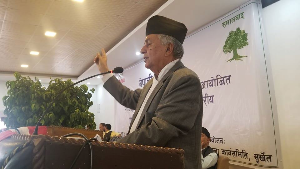 राजतन्त्र फर्के पृथ्वी पल्टन्छ, कम्युनिस्टसँग खुलेर बहस गरौं : रामचन्द्र पौडेल