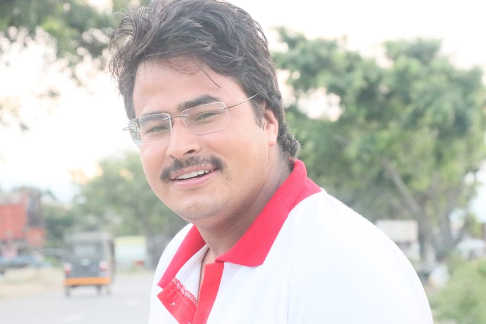 चितवनमा कुटिएका ज्ञानेन्द्र शाहीलाई थप उपचारका लागि काठमाडौं ल्याइयो