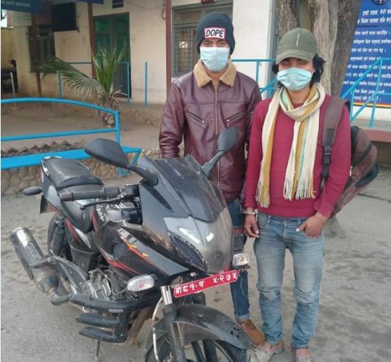 तीन वर्षअघि हराएको मोटरसाइकल चोरी गर्ने दुई जना समातिए