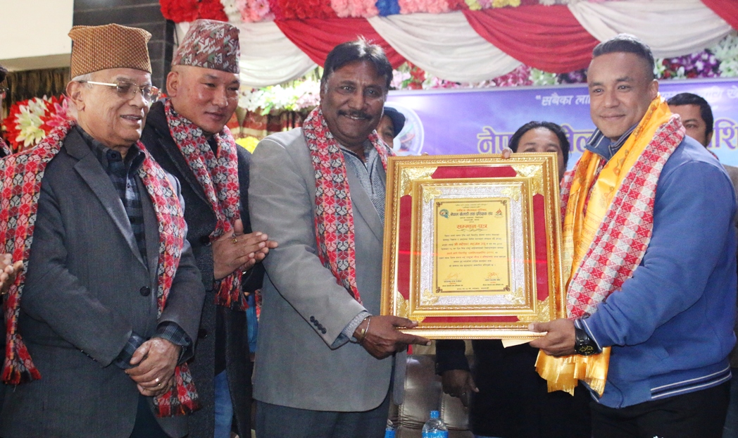 विश्व च्याम्पियन महेश्वर नगदसहित सम्मानित