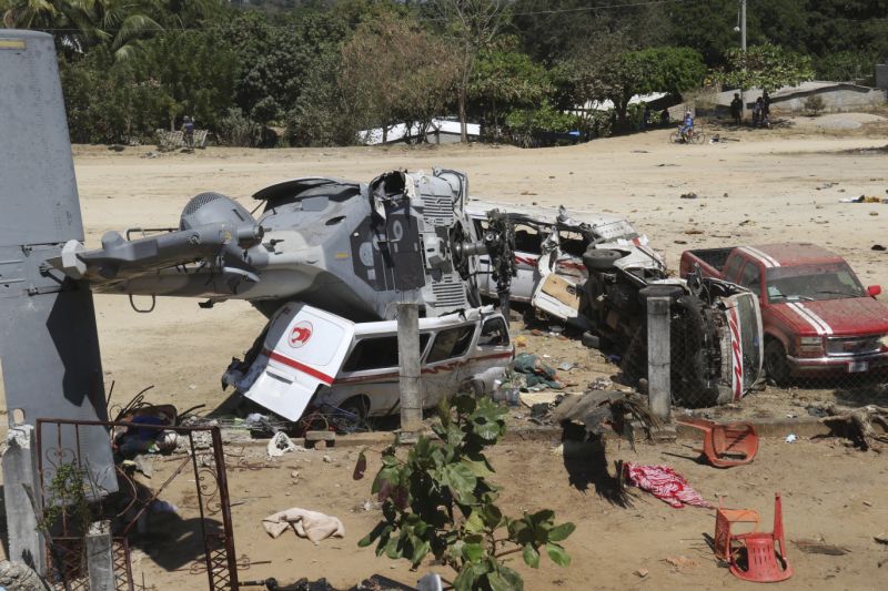 भूकम्पबाट बच्न भागेका १३ जनाको मन्त्री सवार हेलिकप्टर खस्दा मृत्यु