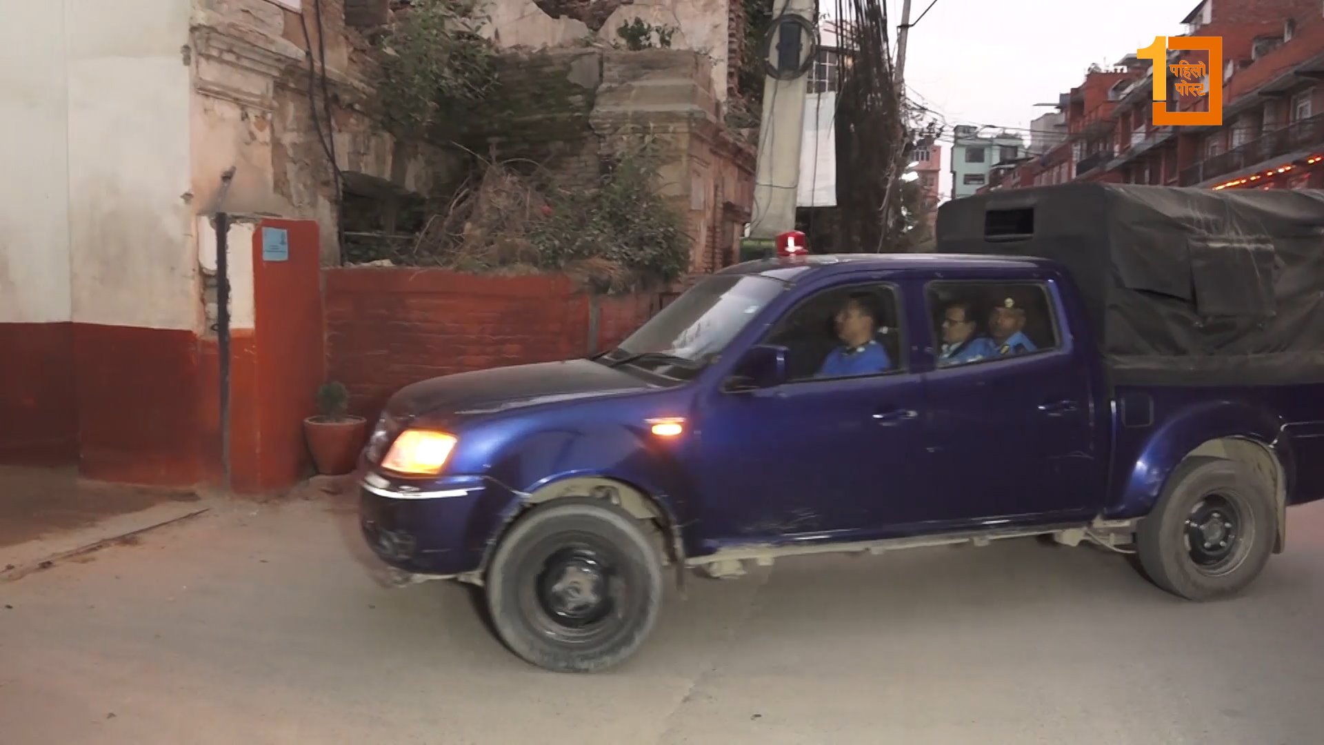 अदालतबाट महरालाई लिएर छुटेको प्रहरीको गाडी यसरी छिर्‍यो सदरखोर