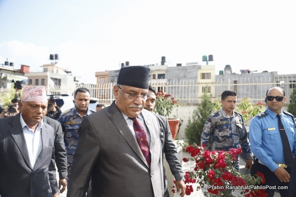 अपडेट : ओलीको अवस्था बुझ्न प्रचण्ड पुगे अस्पताल