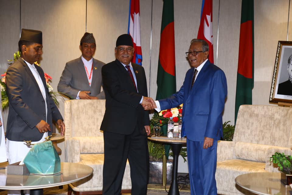 नेकपा अध्यक्ष प्रचण्डले भेटे बंगलादेशका राष्ट्रपति हमिद