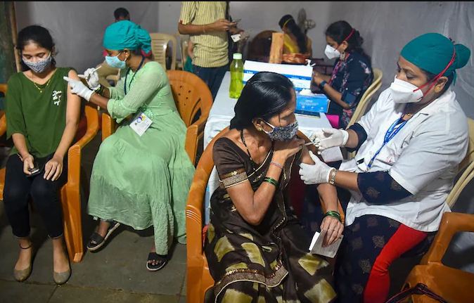 भारतमा करिब ४२ हजारमा देखियो कोरोना संक्रमण, एकैदिन १ करोड ३३ लाख बढीले लगाए खोप