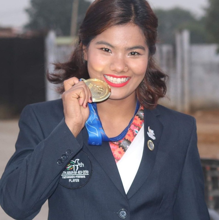 भारत्तोलनमा स्वर्ण जितेकी चौधरीको आक्रोश: हामी खेलाडीको चाहीँ स्वभिमान हुँदैन?