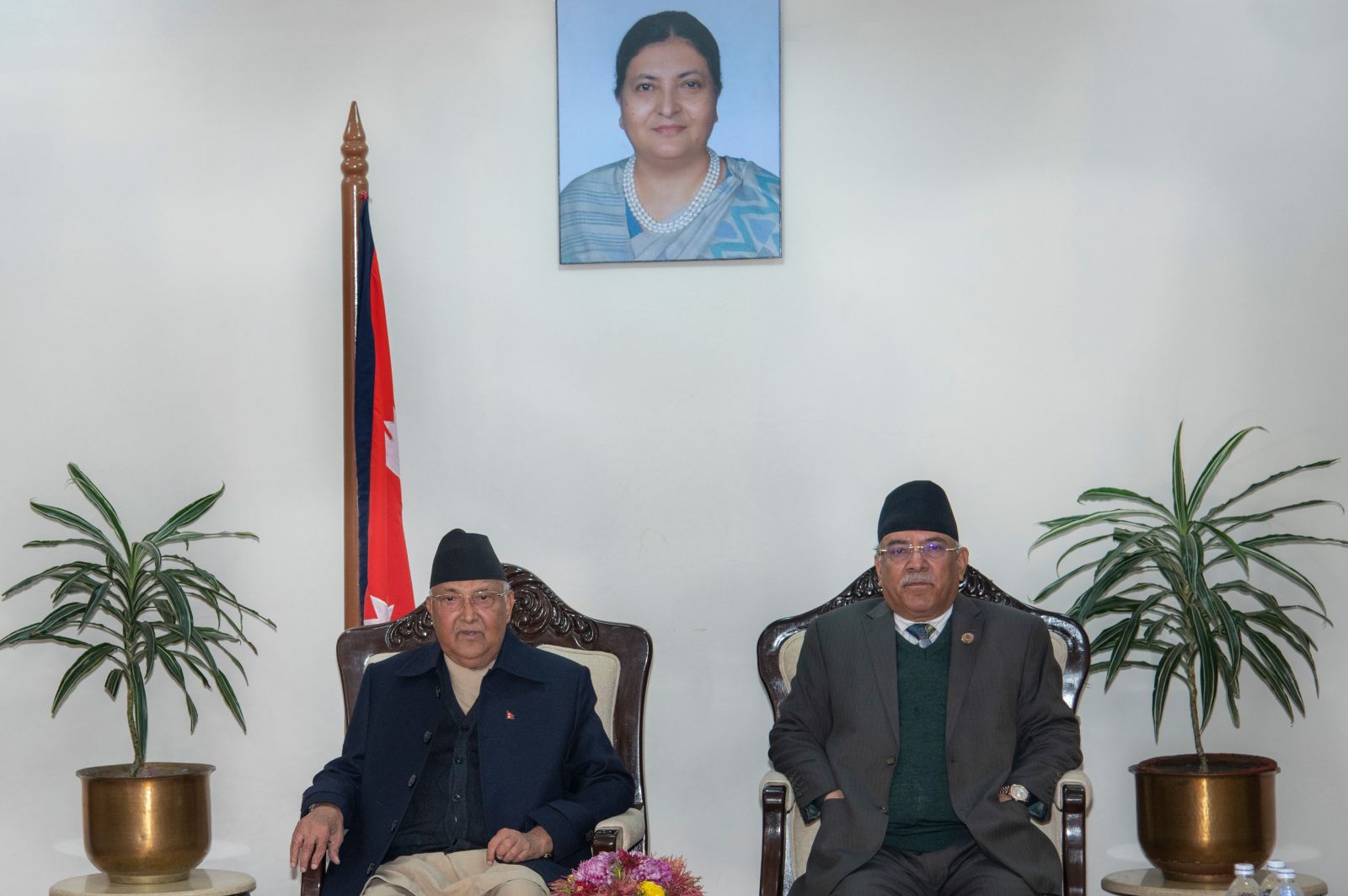 सभामुखको टुङ्गो लगाउन वालुवाटारमा ओली र प्रचण्ड  