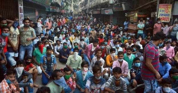 घर फर्कन हिँडेका भारतीय मजदूरहरुलाई बसको ठक्कर, ६ जनाको मृत्यु