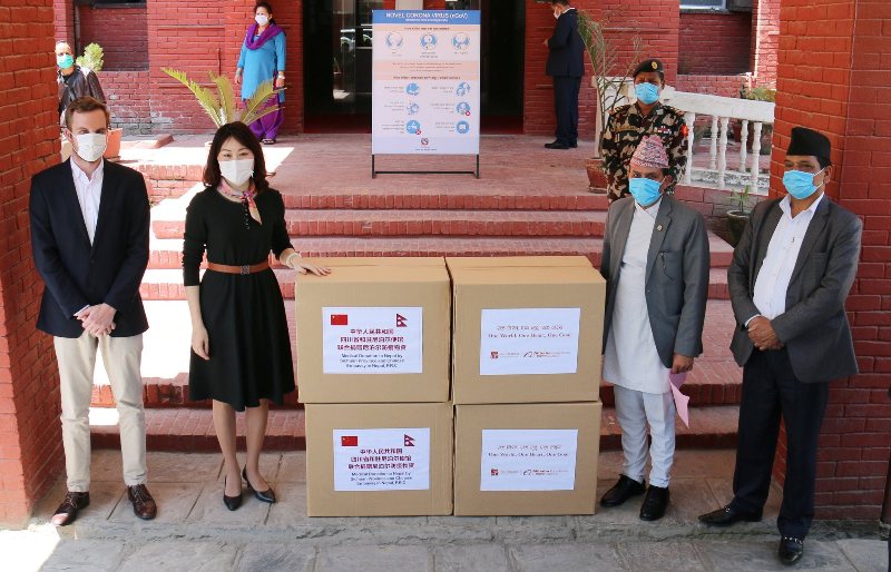 चीनबाट आएका स्वास्थ्य सामग्री नेपाल सरकारलाई हस्तान्तरण
