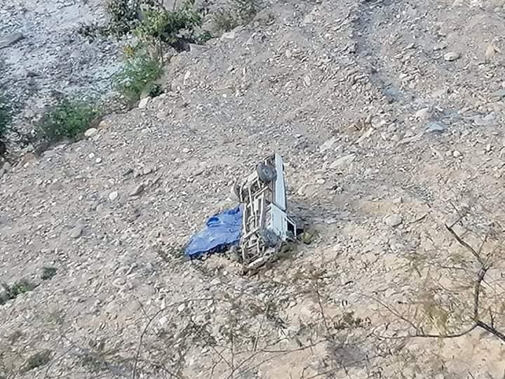 लकडाउनको अवज्ञा गर्दै रामेछाप गएको पिकअप दुर्घटना : इँटाभट्टामा काम गर्ने ३० मजदुर घाइते