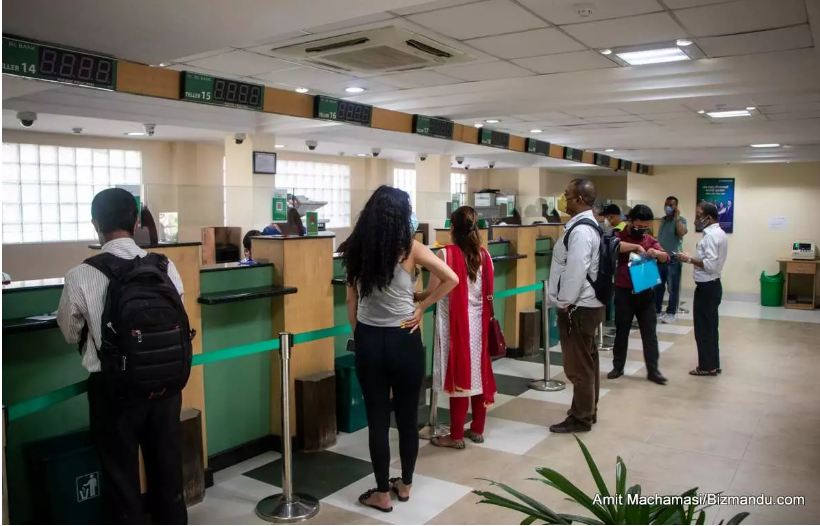 गृहको निर्देशनमा बैंकका कर्मचारीलाई सडकमा हिंड्डुल गर्न सहज भएपछि बैंकहरु खुले