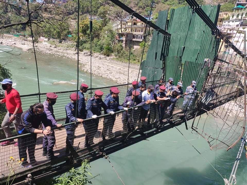 नेपाल आउँदैगर्दा भारतको मदकोटमा एकजनाको मृत्यु, आफन्त भन्छन् : लास ल्याउन भए पनि नाका खोल्देउ