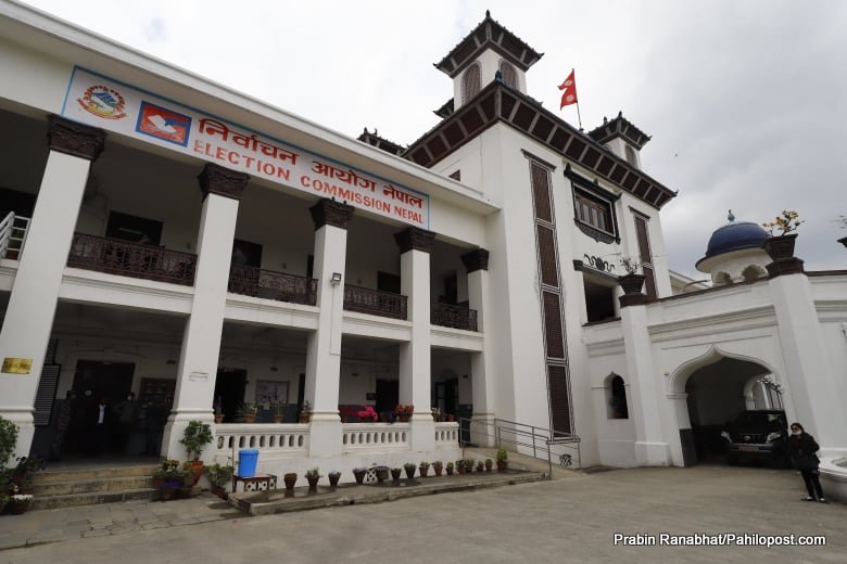 एमालेको नेपाल-खनाल समूहको निर्वाचन आयोगमा निवेदन : ओलीका निर्णय मान्यता नदिनु