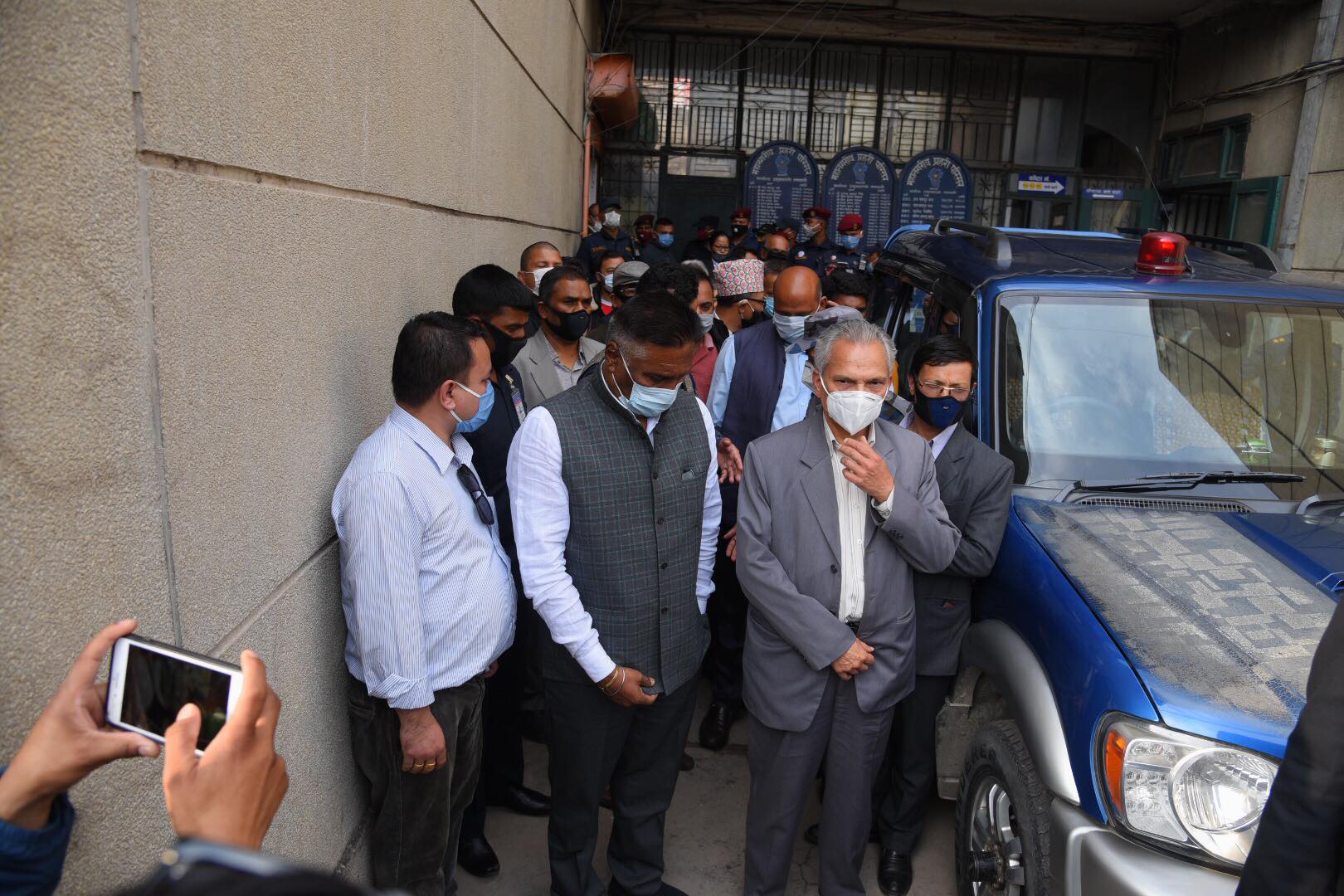 टेकुमा दर्ता भएन सर्वेन्द्र खनाल र दुई सांसदविरुद्धको जाहेरी, महोत्तरी जान प्रहरीको सुझाव
