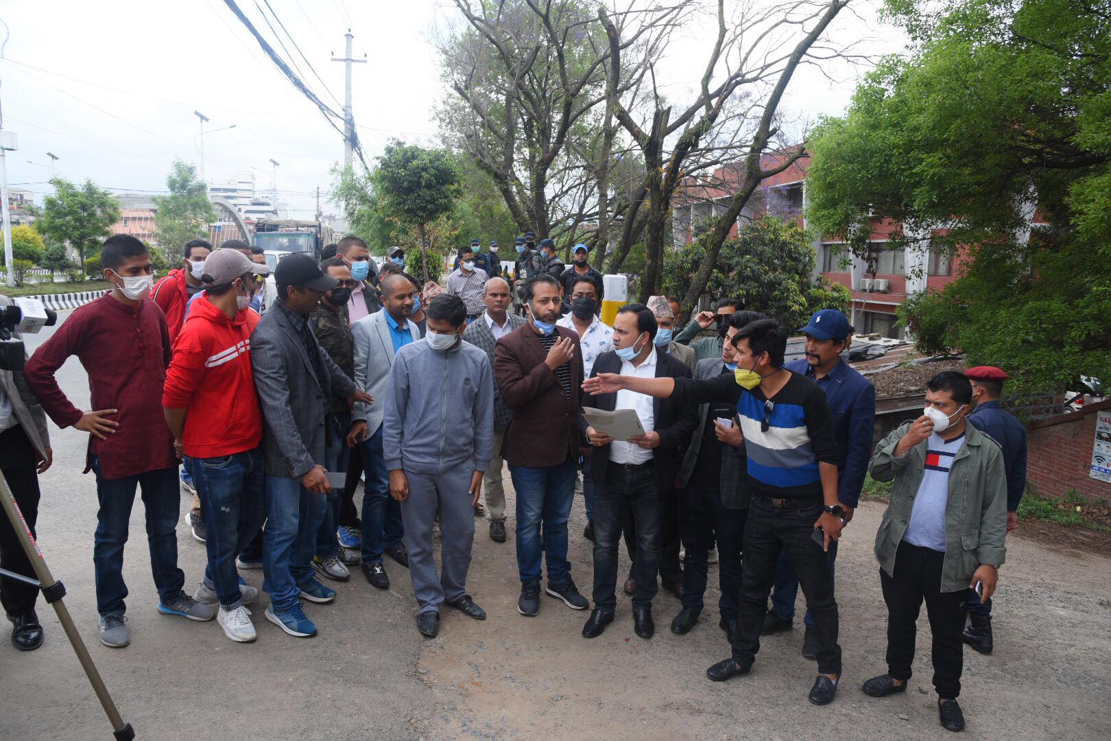 बाबुरामलाई युवा संघको चेतावनी, नेताहरुको मानमर्दन जारी रहे साइबर क्राइममा मुद्दा