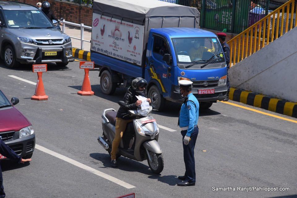 लकडाउनमा प्रहरीको एक्सन : २१ सय पास खोसिए, ९१ हजार मानिस कारबाहीमा